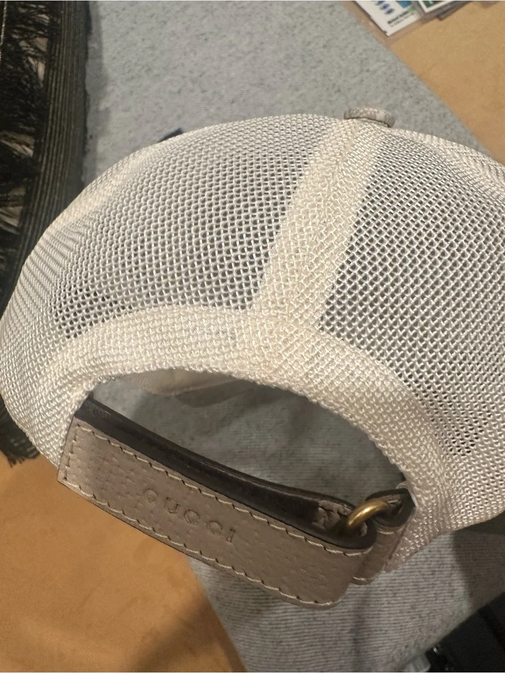 Gucci signature gg